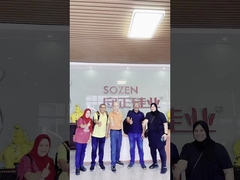 Kunden aus Südafrika kamen, um die Fabrik zu überprüfen.